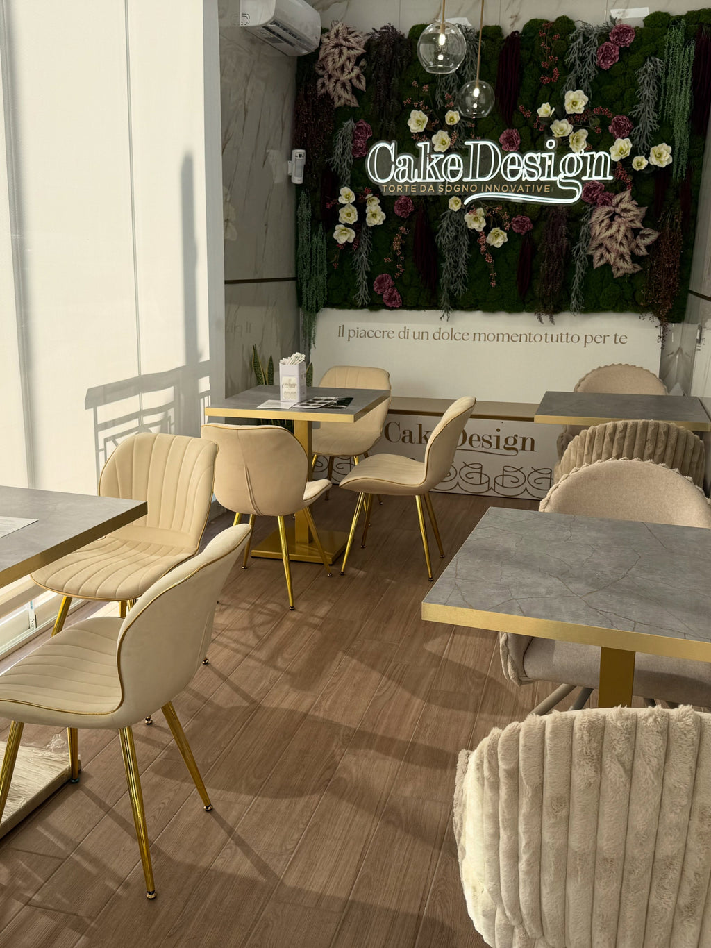 TAVOLO BAR CON BASE ORO PIANO 80x80