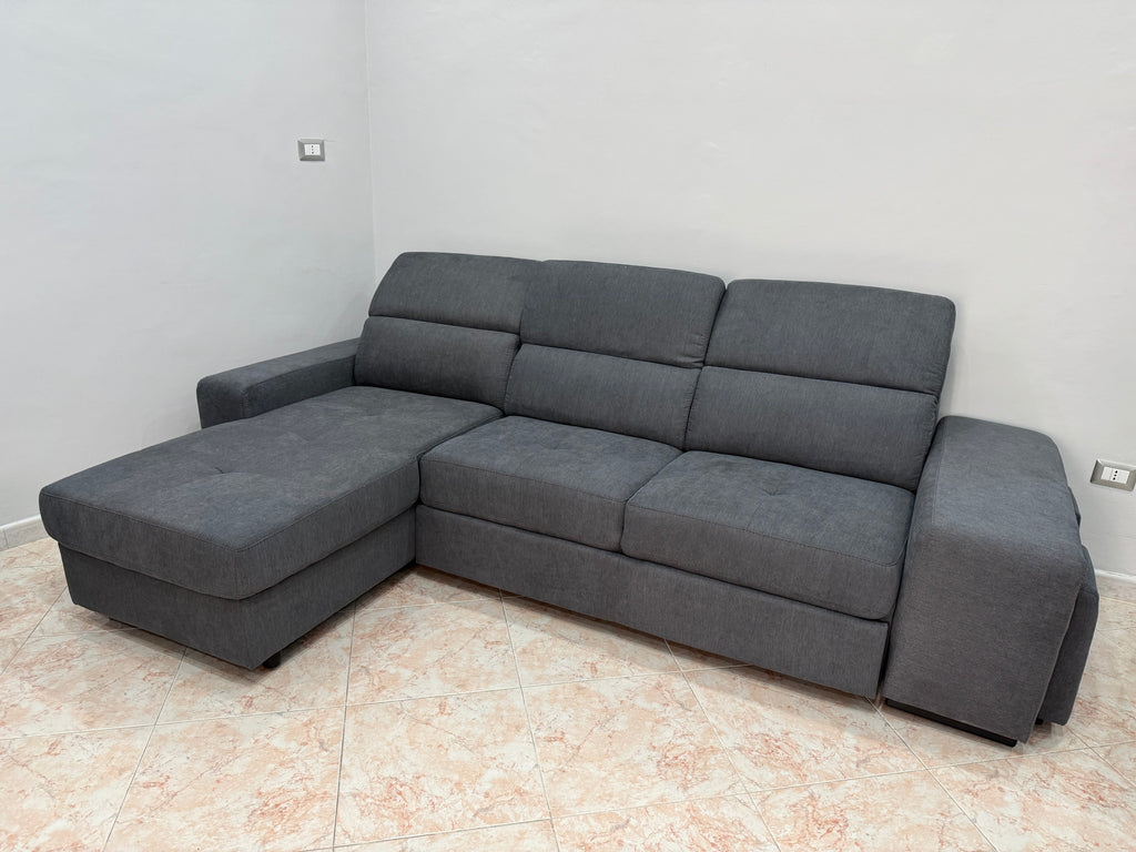 DIVANO CON PENISOLA E POUFF CONTENITORE