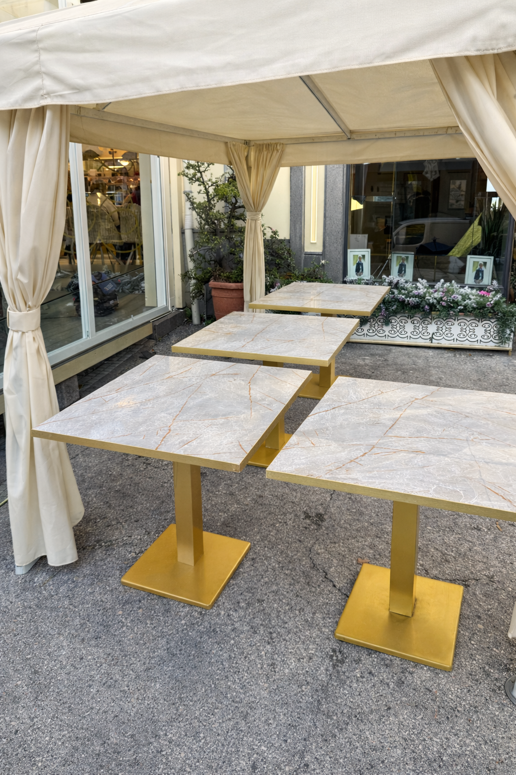 TAVOLO BAR CON BASE ORO PIANO 70x70