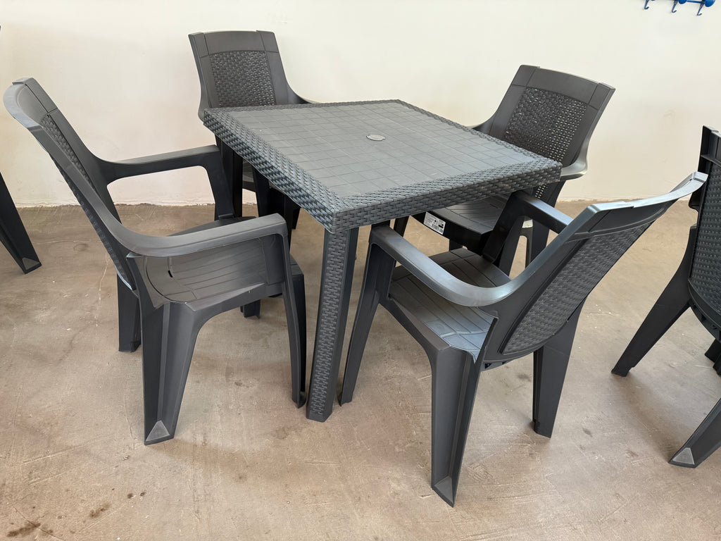 SET TAVOLO RATTAN 80x80+ 4 POLTRONE RATTAN