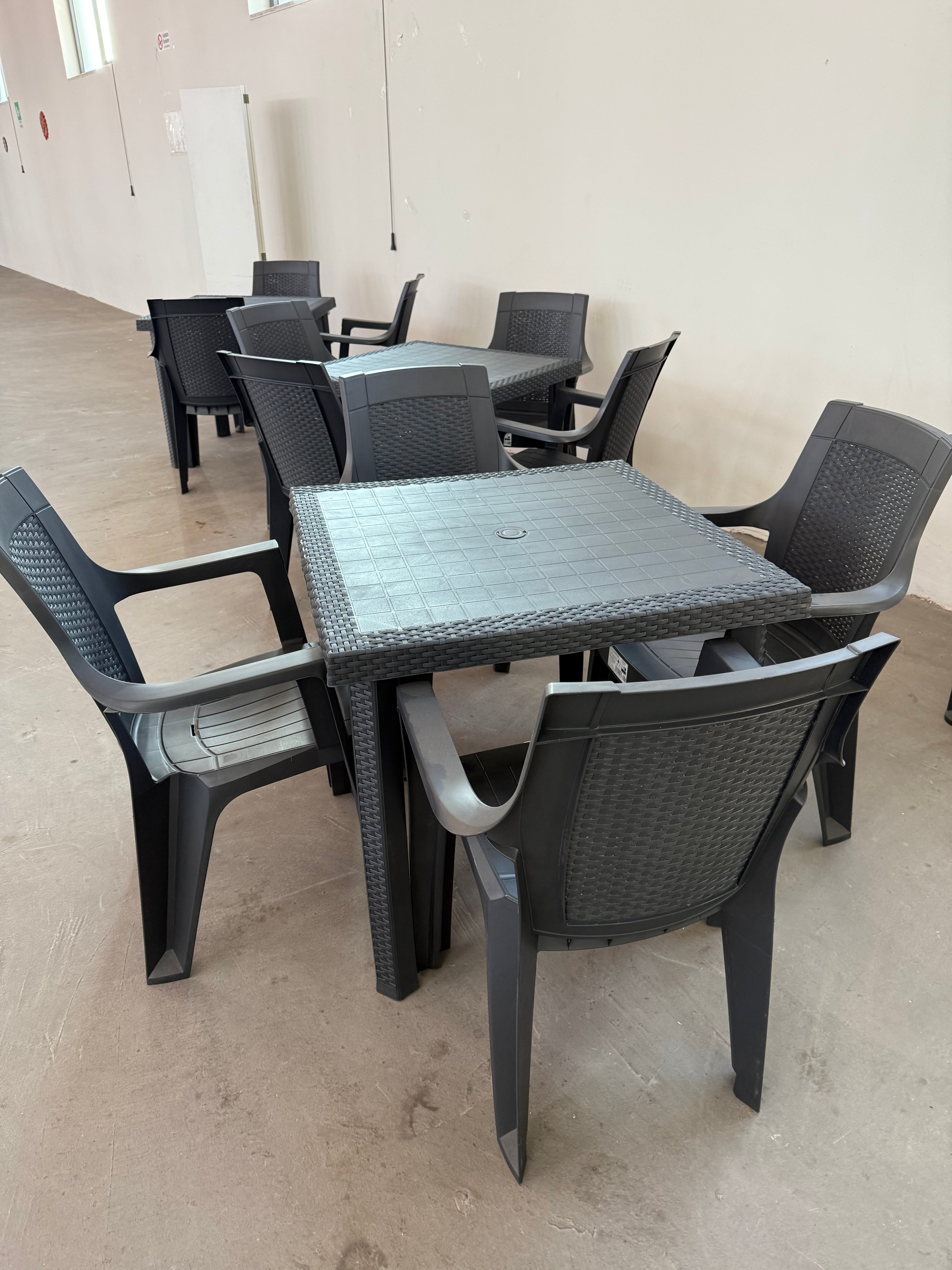 SET TAVOLO RATTAN 80x80+ 4 POLTRONE RATTAN