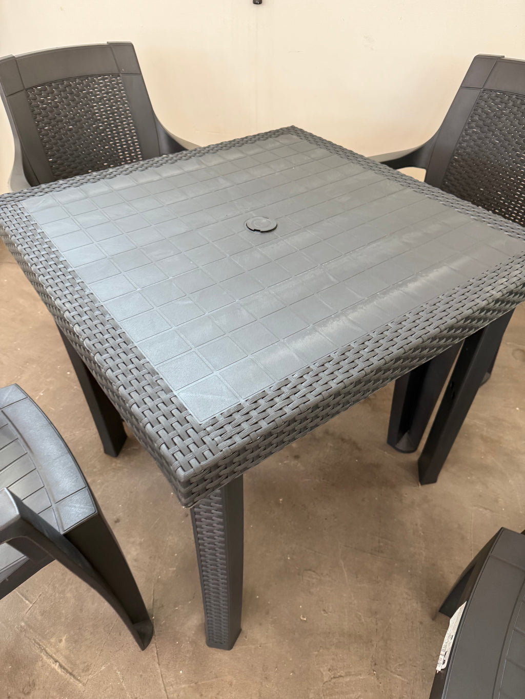 SET TAVOLO RATTAN 80x80+ 4 POLTRONE RATTAN