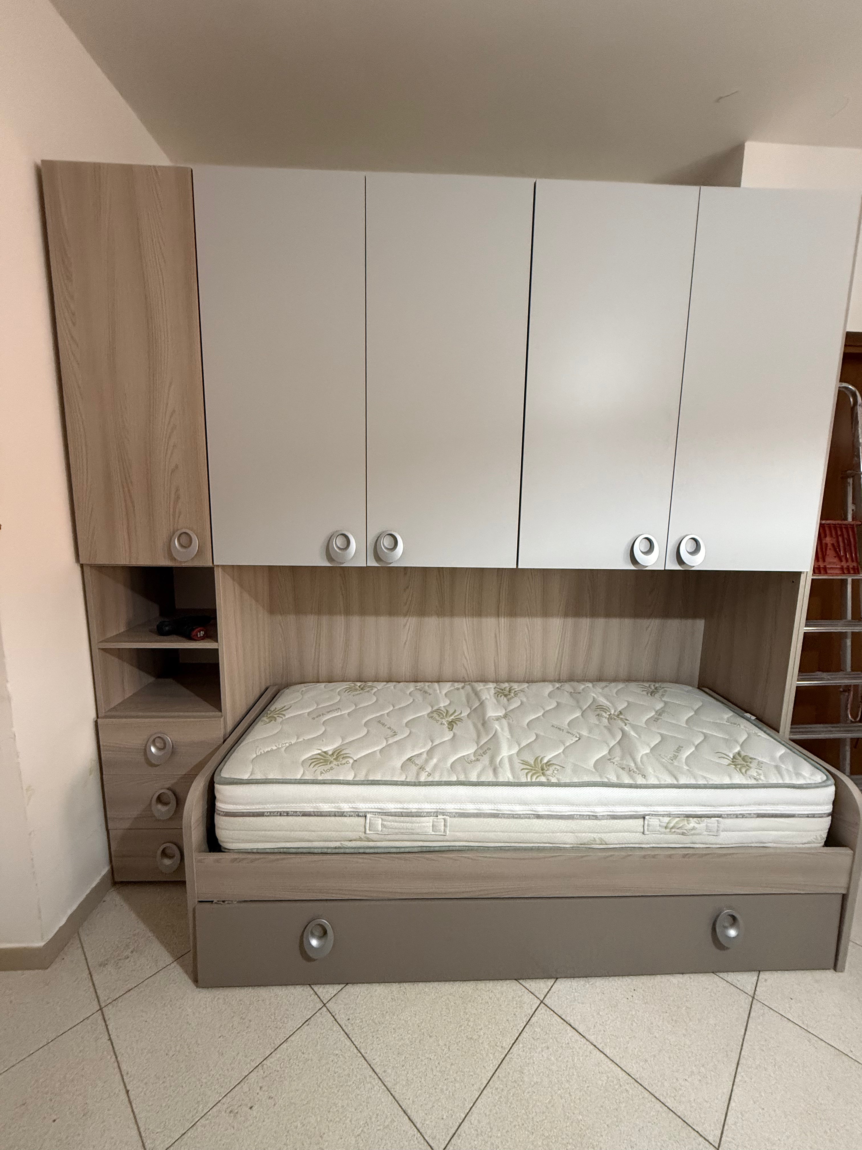 CAMERETTA A PONTE REALIZZATA SU MISURA OLMO 246xH247x58